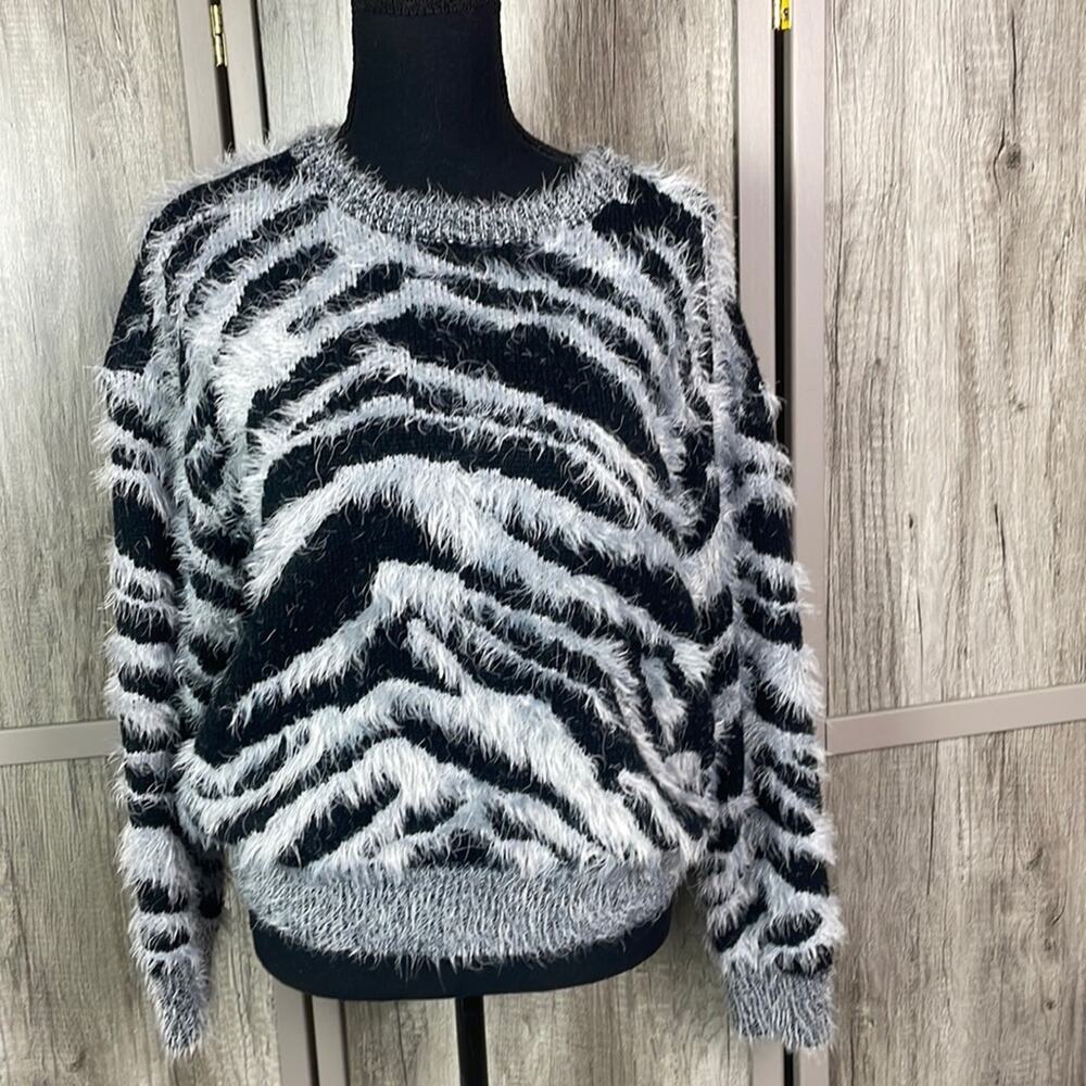 $10 SALE FIRM Twenty Ten faux fur crewneck sweater women's S/M